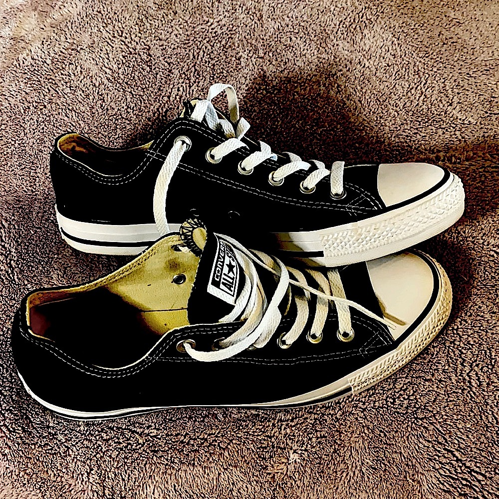 Converse Black Sz 8/10 Like New!
